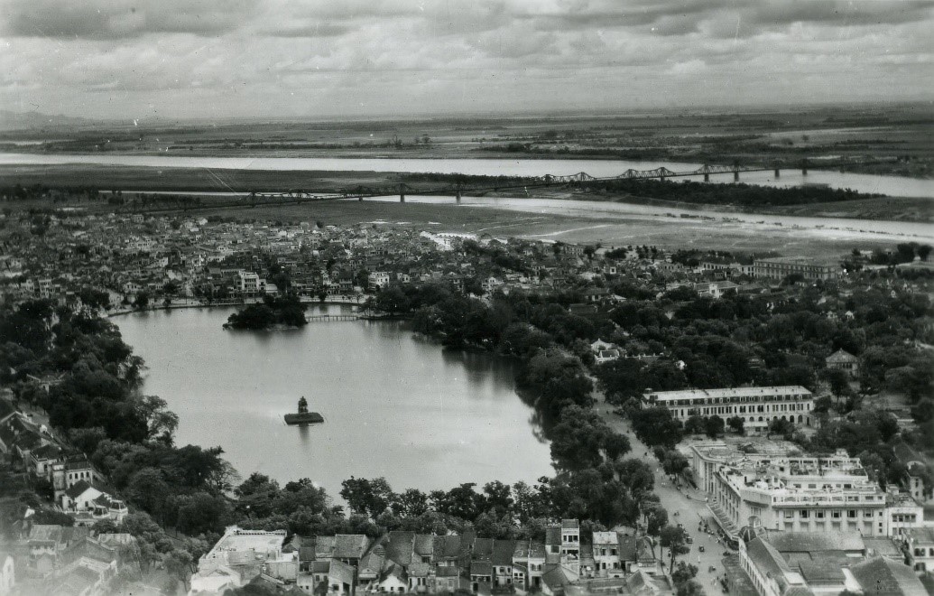 Hình 6: Cầu Long Biên (Cầu Paul Doumer) trong cảnh quan Hà Nội xưa 1920 - 1929