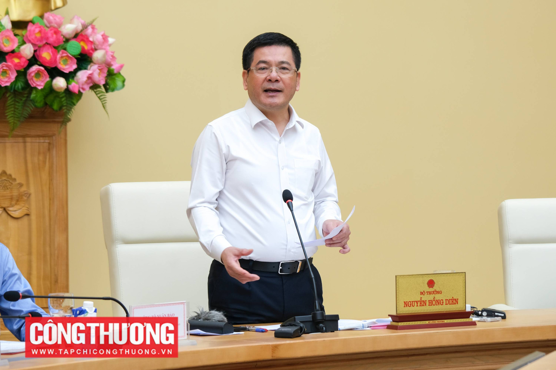 Bộ trưởng Nguyễn Hồng Diên lý giải vì sao không cho phép mua bán điện mặt trời mái nhà tự sản, tự tiêu