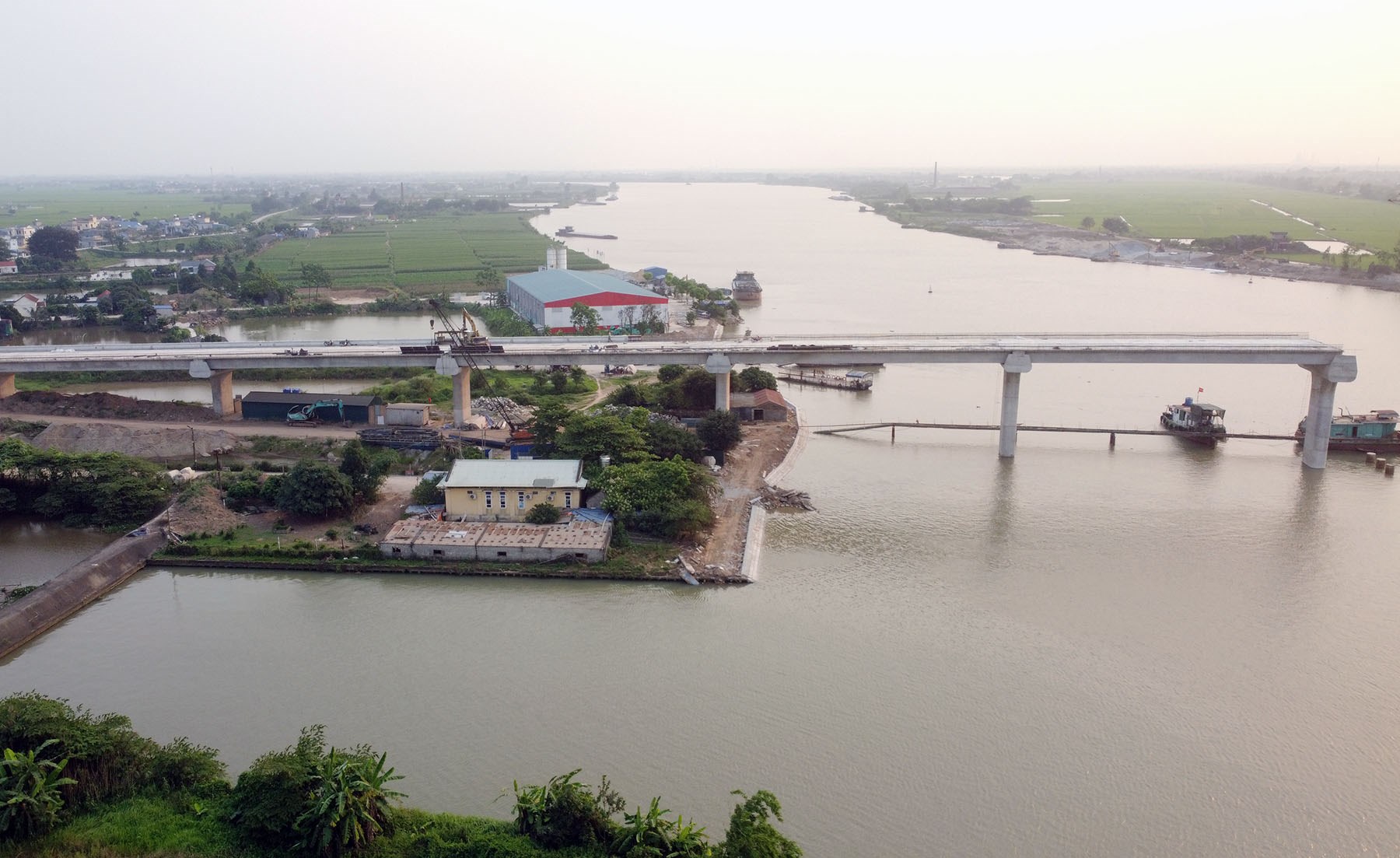 Cầu vượt sông Đào trên trục phát triển kinh tế biển Nam Định hoàn thành hơn 60%