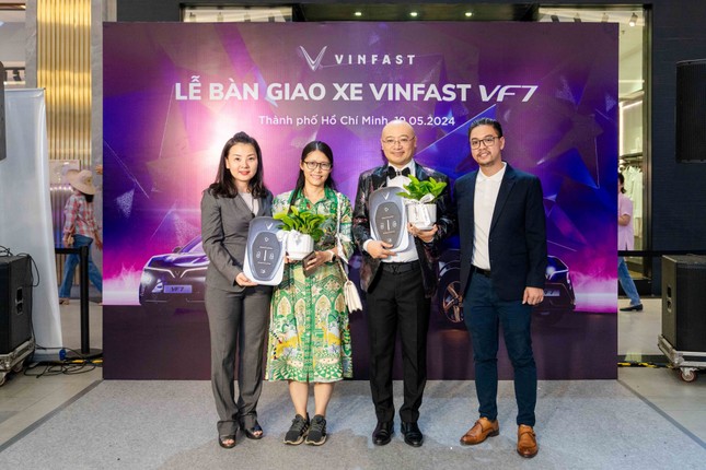 Cận cảnh những chiếc VinFast VF 7 Hoả Long Độc Bản đầu tiên trên thị trường ảnh 3