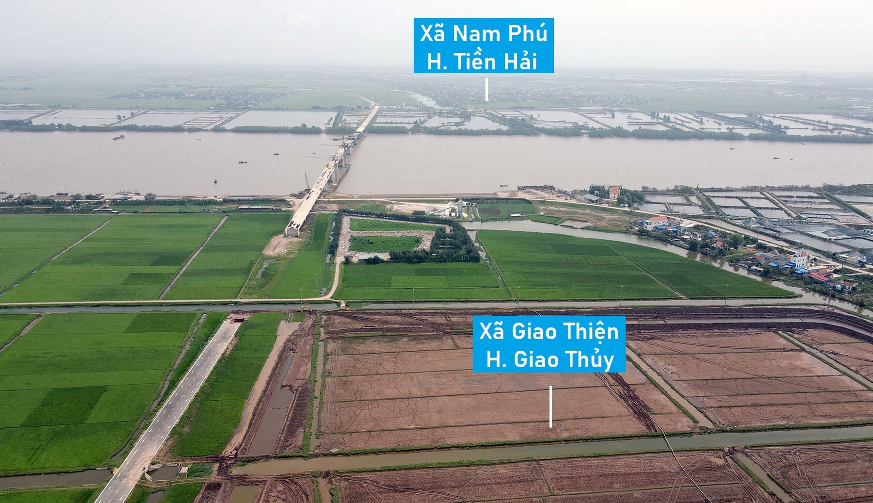 Cầu vượt sông Hồng trên đường ven biển nối Thái Bình - Nam Định sau hơn 3 năm khởi công