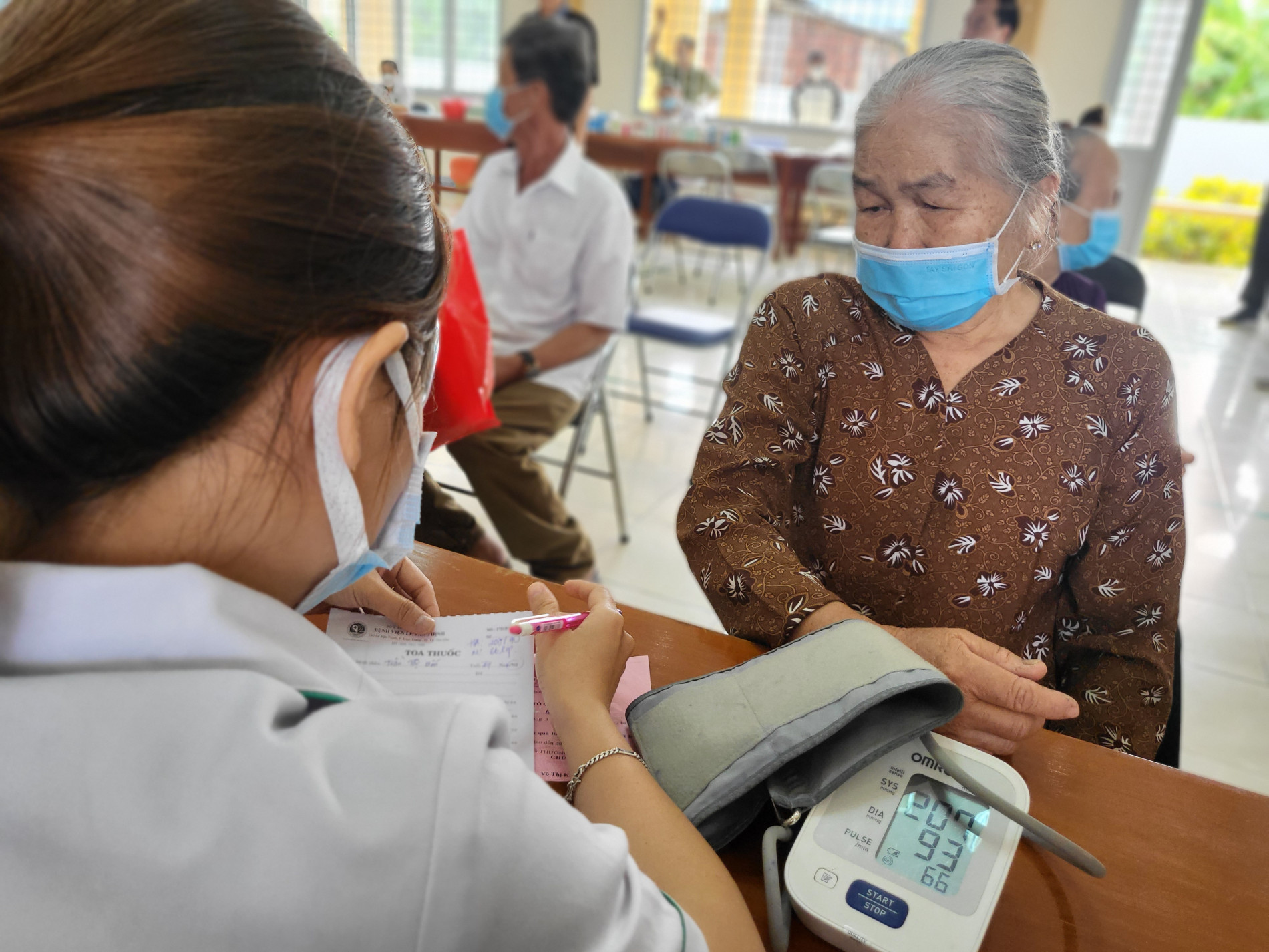 Tuổi thọ tăng nhưng người Việt phải sống nhiều năm với bệnh tật
