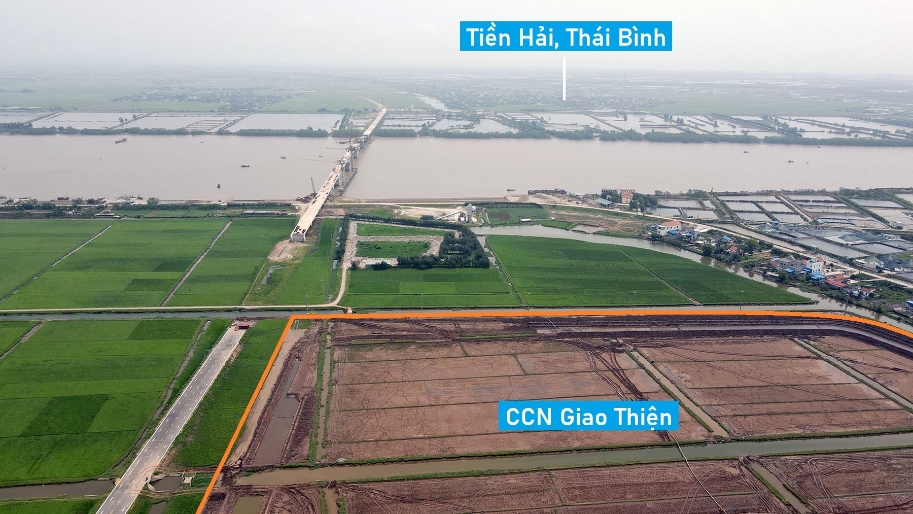 Cận cảnh cụm công nghiệp Giao Thiện đang xây cạnh cây cầu nối Nam Định - Thái Bình