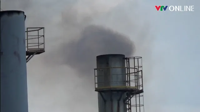 Bình Phước: Nhà máy khu công nghiệp vô tư xả khói đen khịt ra môi trường - Ảnh 3.