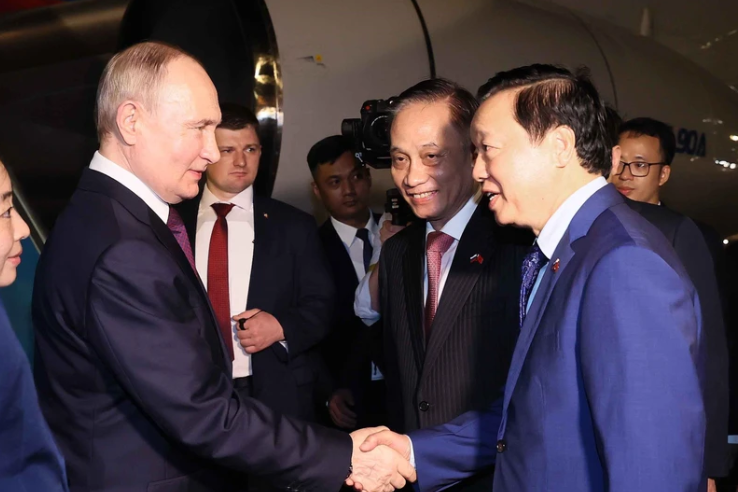 Tổng thống Nga Vladimir Putin đến Hà Nội, bắt đầu thăm cấp Nhà nước tới Việt Nam - Ảnh 3.