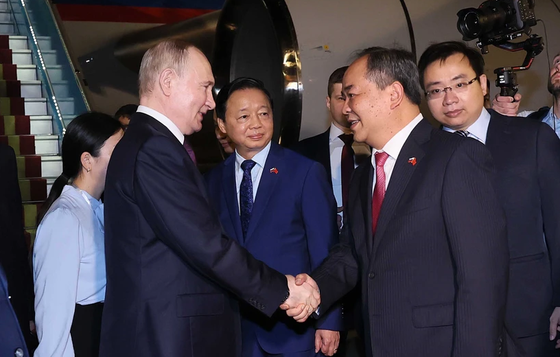 Tổng thống Nga Vladimir Putin đến Hà Nội, bắt đầu thăm cấp Nhà nước tới Việt Nam - Ảnh 4.