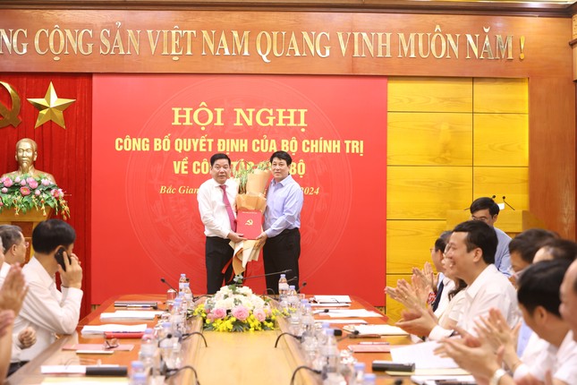 Trung tướng Nguyễn Văn Gấu giữ chức Bí thư Tỉnh ủy Bắc Giang ảnh 1