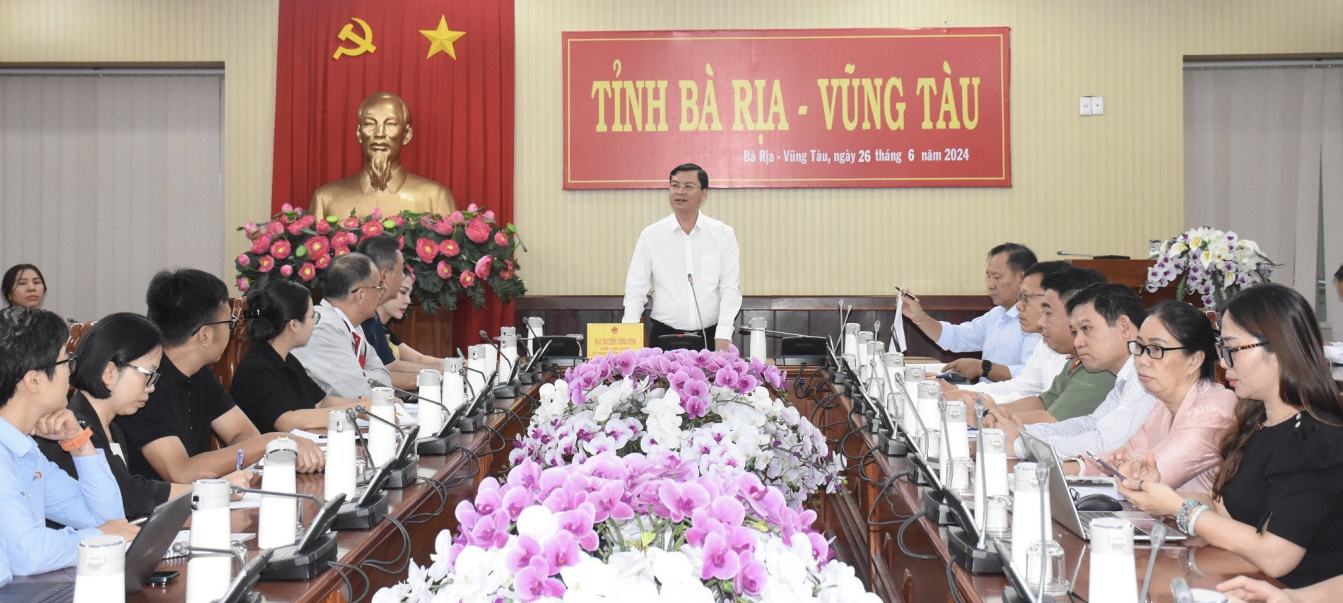 Ông Nguyễn Công Vinh, Phó Chủ tịch UBND tỉnh chủ trì cuộc họp