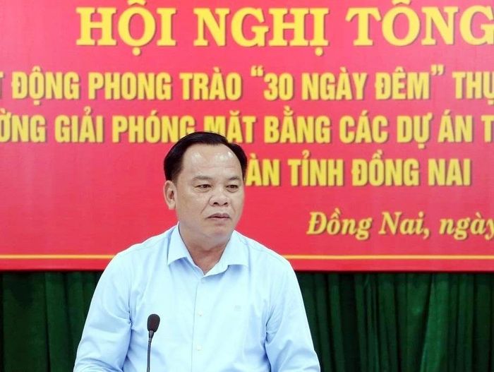 Ông Võ Tấn Đức, quyền Chủ tịch UBND tỉnh Đồng Nai phát biểu tại Hội nghị tổng kết “chiến dịch 30 ngày đêm” cao tốc Biên Hòa - Vũng Tàu. (Ảnh: Phạm Tùng)