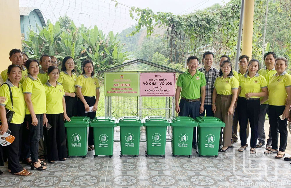 Mô hình Ngôi nhà xanh bảo vệ môi trường gây quỹ hỗ trợ hội viên có hoàn cảnh khó khăn của Chi hội Nông dân tổ dân phố Cầu Lân, thị trấn Đu (Phú Lương).