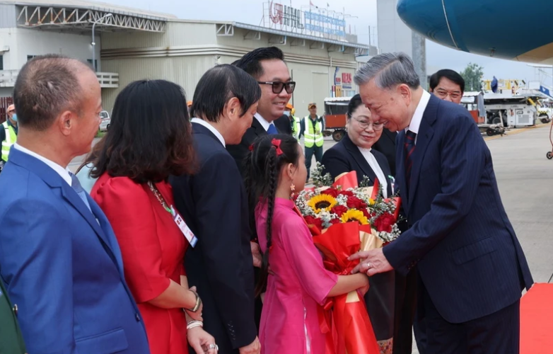 Chủ tịch nước Tô Lâm đến Vientine, bắt đầu chuyến thăm cấp Nhà nước tới Lào - Ảnh 3.