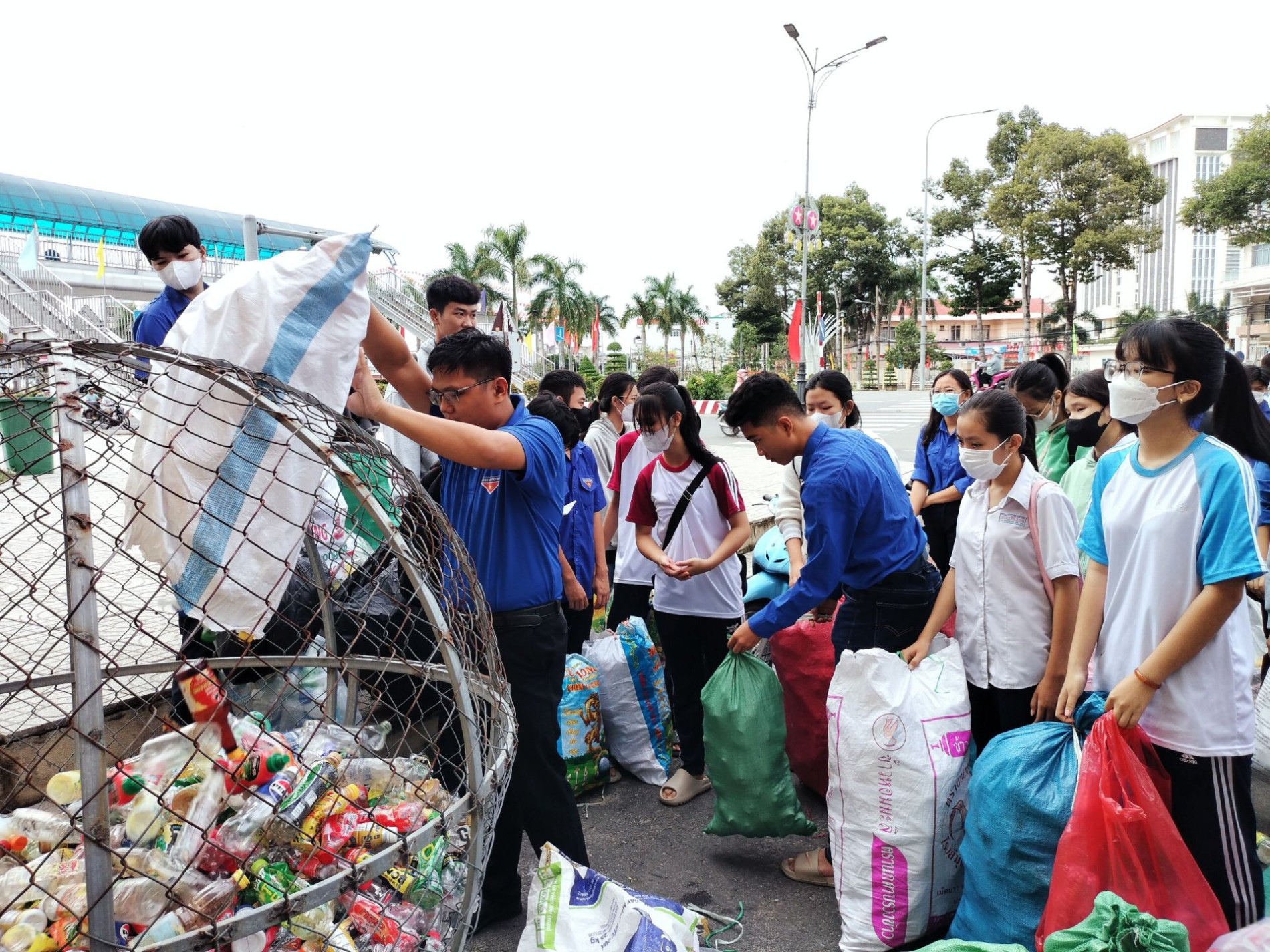 Tây Ninh: Ra quân Ngày cao điểm chung tay xây dựng cảnh quan, bảo vệ môi trường nông thôn - Báo Tây Ninh Online