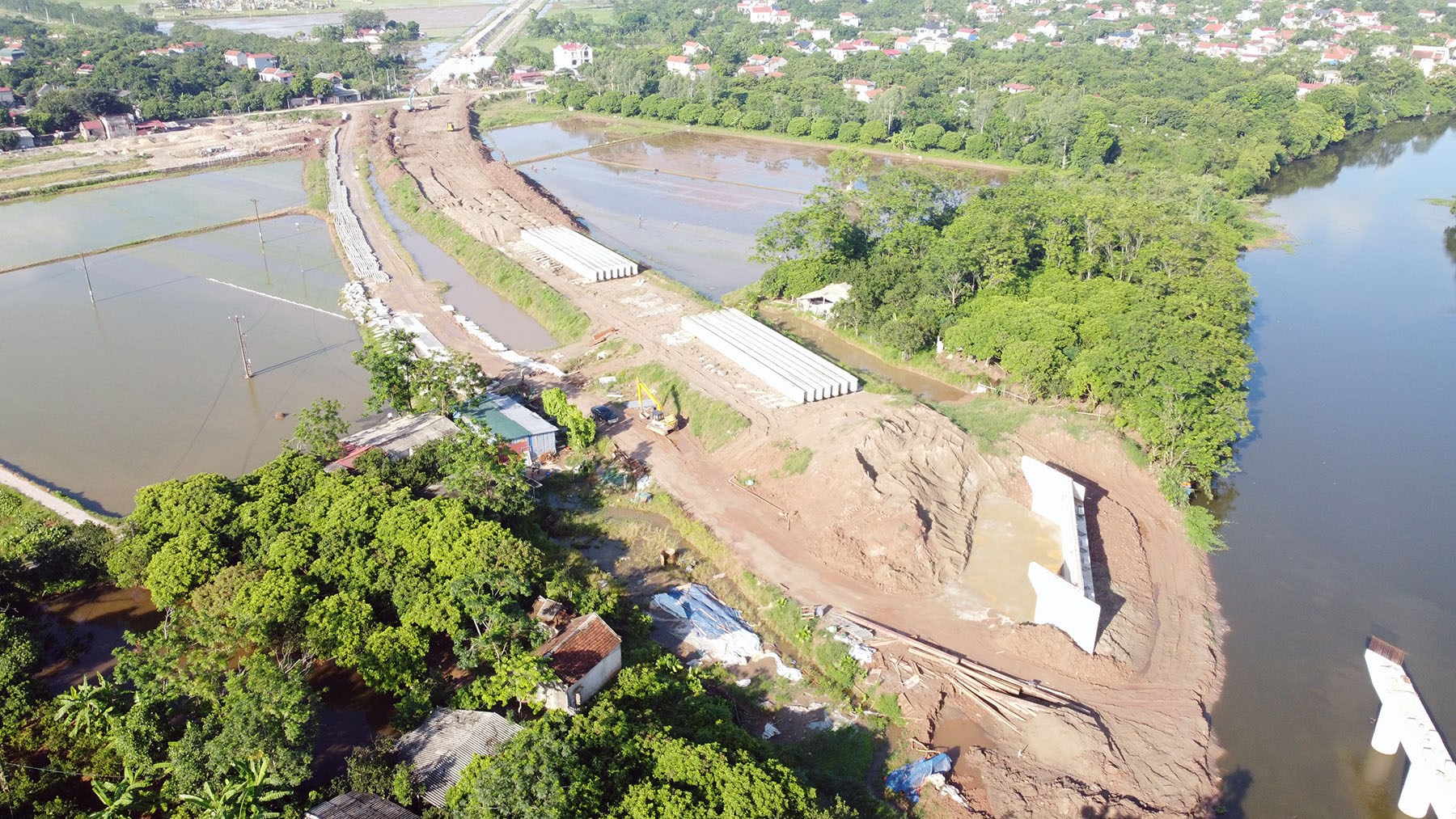 Hình ảnh cầu vượt sông Châu Giang nối Bình Lục - Lý Nhân, Hà Nam đang xây dựng