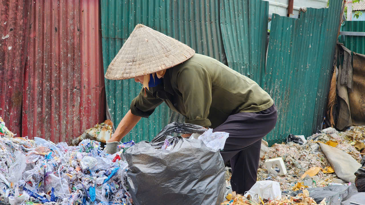 Ô nhiễm môi trường vẫn “bủa vây” làng giấy lớn nhất miền Bắc- Ảnh 2.