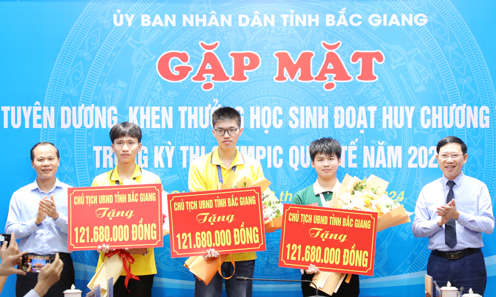 Bắc Giang: Gặp mặt, tuyên dương 2 nhà giáo tiêu biểu xuất sắc và 3 học sinh đoạt HCV Olympic quốc tế