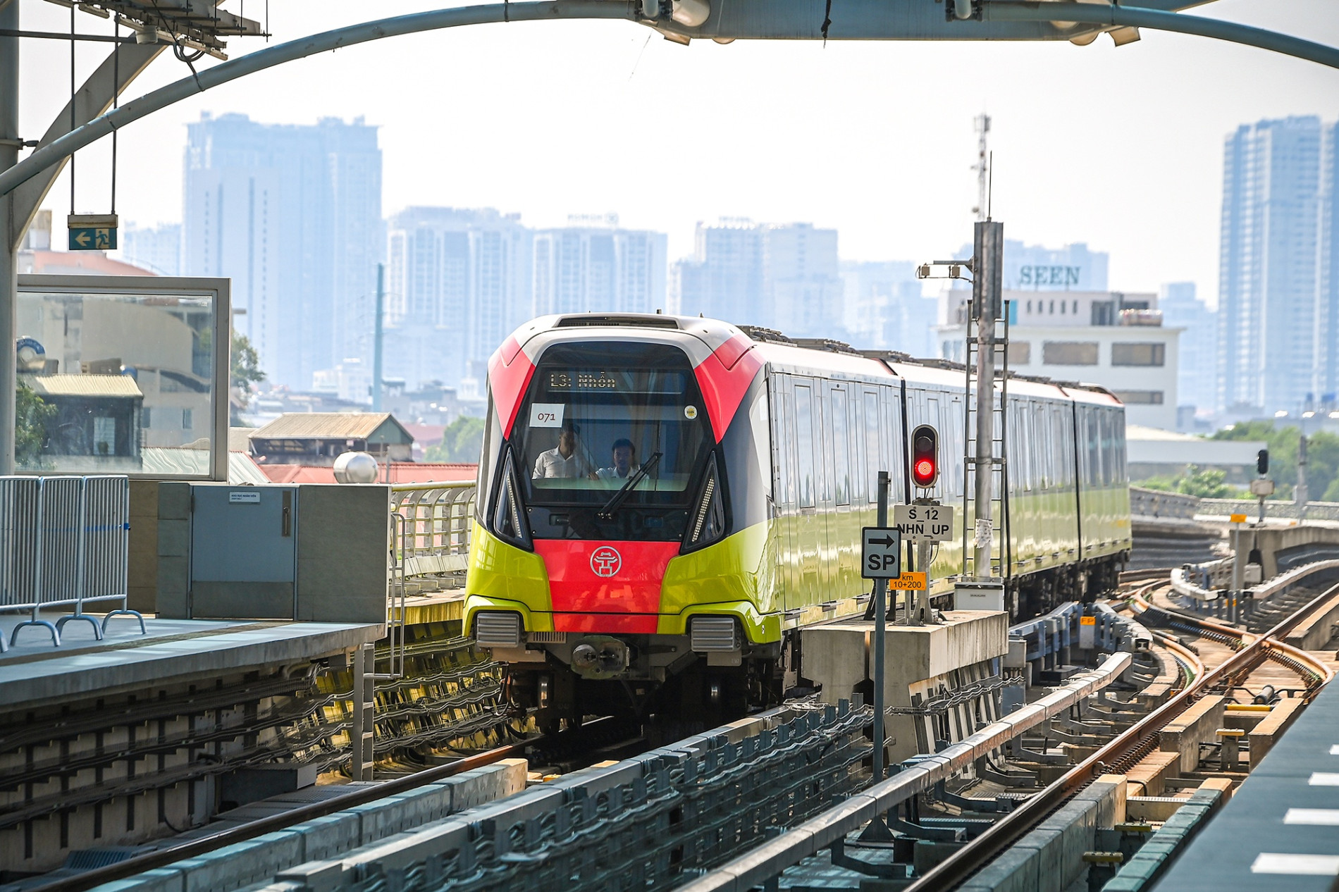 Tau Metro Ha Noi anh 3