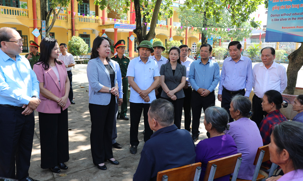 Phó Chủ tịch nước Võ Thị Ánh Xuân thăm, tặng quà nhân dân Bắc Giang bị ảnh hưởng bởi bão số 3