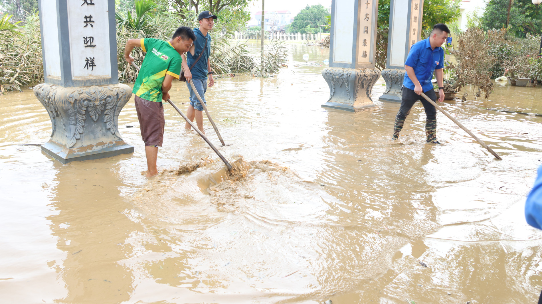 Nước rút đến đâu nhân dân dọp dẹp nhà cửa, vệ sinh môi trường đến đó