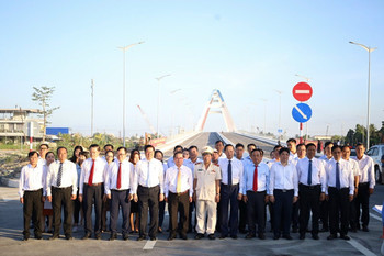Cần Thơ: Cầu Trần Hoàng Na gần 800 tỷ được chính thức thông xe.