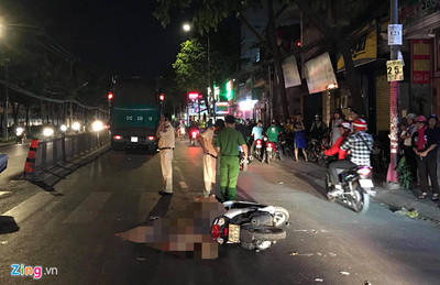 TP.HCM: Một phụ nữ bị xe chở rác cán tử vong ngay trong đêm