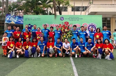 Khởi tranh giải bóng đá Cup đoàn kết của các cựu học sinh PTTH 95-98