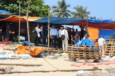 Đà Nẵng: Tháo dỡ hàng chục lều quán trái phép ở ghềnh đá Nam Ô