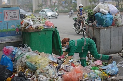 Hà Nội phấn đấu thu gom 100% rác thải sinh hoạt trong ngày