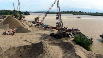Hà Nội ra quân xử lý khai thác tập kết cát sỏi trái phép