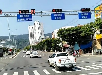 Đà Nẵng: Đoàn ôtô của tập đoàn Trung Nguyên ngang nhiên vượt đèn đỏ