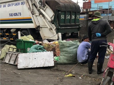TP.HCM: Siết chặt phương tiện thu gom rác thải