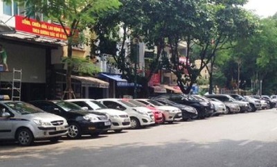 Hà Nội: Trường THCS Minh Khai tổ chức trông giữ xe trái phép?