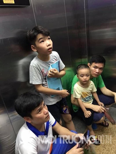 Cư dân KĐT Tân Tây Đô kẹt hàng giờ trong thang máy