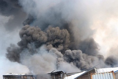 Bình Dương: Cháy lớn ở khu công nghiệp, khói đen khổng lồ