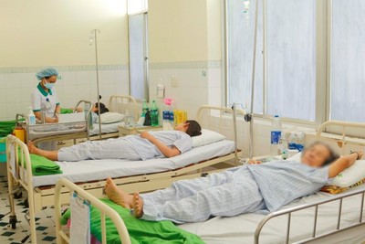 14 du khách Lào nhập viện nghi bị ngộ độc thực phẩm ở Đà Nẵng