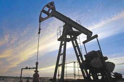 Giá dầu tăng 1% trước nguy cơ nguồn cung thắt chặt