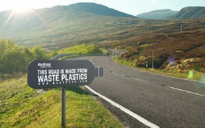Việt Nam có con đường xây từ rác thải nhựa