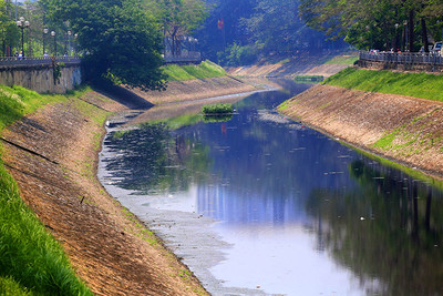 Chuyên gia: 'Lấy nước sông Hồng làm sạch sông Tô Lịch không khả thi'