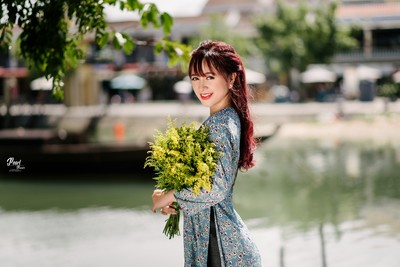 Gia Hân - Sao mai 2017 trở lại đầy duyên dáng trong tà áo dài Việt