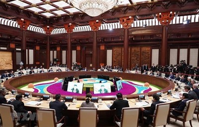 Thủ tướng dự Hội nghị bàn tròn các nhà lãnh đạo tại Diễn đàn BRI 2