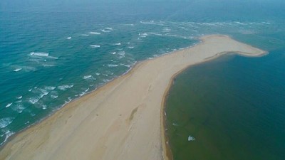 Đảo cát nổi giữa biển Cửa Đại vẫn đang diễn biến phức tạp