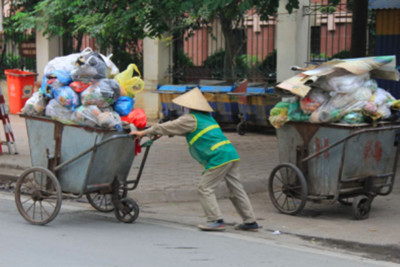 Người công nhân môi trường giúp TP. Phúc Yên “thay áo mới” mỗi ngày