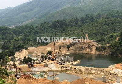 Đà Nẵng: Doanh nghiệp ngang nhiên xây kè ngăn sông phục vụ dự án?