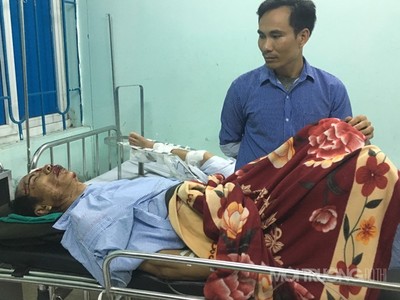 Hà Nội: Người bị xe biển xanh tông đã tỉnh nhưng chưa thể nói chuyện