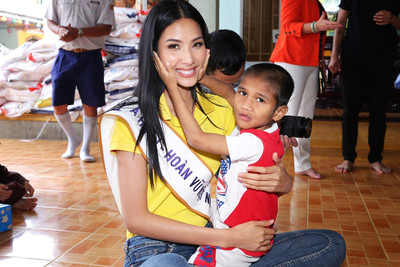 Hoàng Thùy đại diện Việt Nam tham dự Miss Universe 2019
