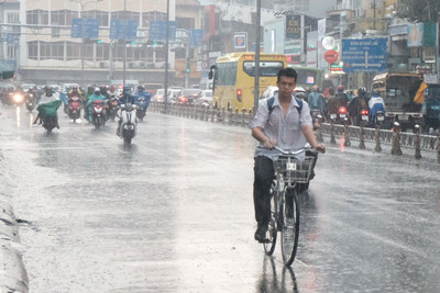 Nam Bộ: Vừa nắng nóng, vừa có mưa dông trên diện rộng
