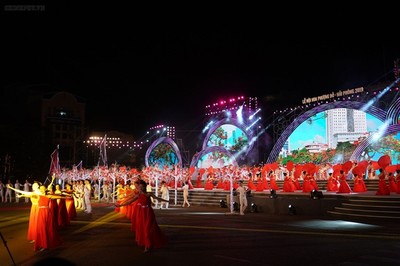 Lễ hội Hoa phượng đỏ: bản hòa ca rực rỡ từ đất Cảng