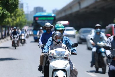 Nắng nóng ở Hà Nội: Bức xạ tia UV đang ở mức cao, có thể gây bỏng da