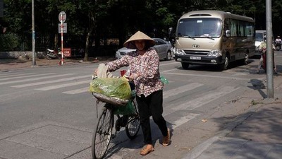 Hà Nội: Tia UV đang ở mức nguy hiểm, người dân nên hạn chế ra ngoài