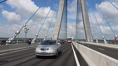 Cầu Vàm Cống chính thức thông xe sau 6 năm xây dựng