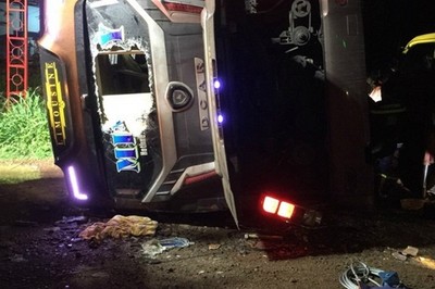 Đồng Nai: Lật xe khách khiến 2 người chết, 17 người bị thương